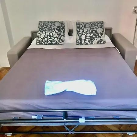 Ideally Located Center Lägenhet *