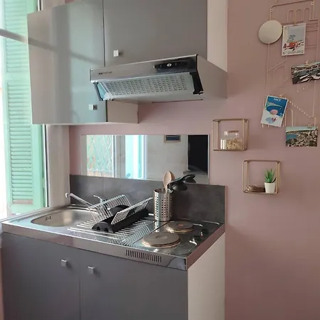 Ideally Located Center * نيس