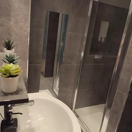 Ideally Located Center Lejlighed