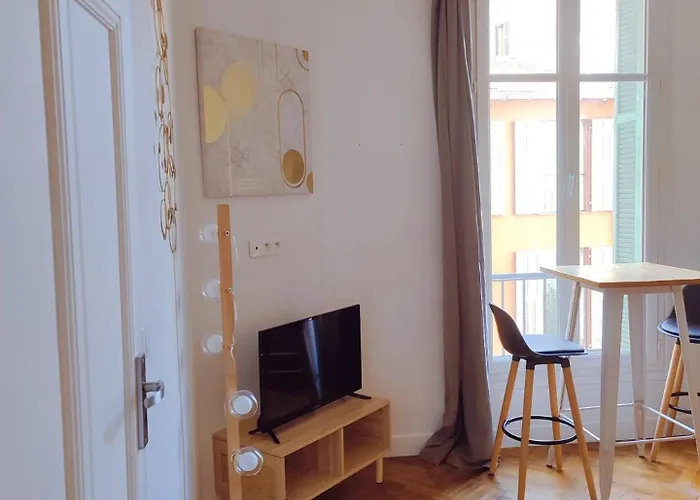 Ideally Located Center Nizza