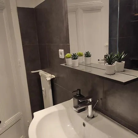 Apartament Ideally Located Center