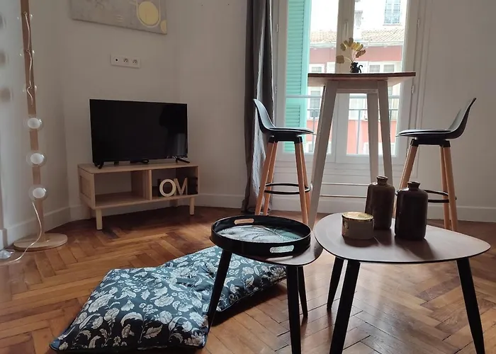아파트 Ideally Located Center